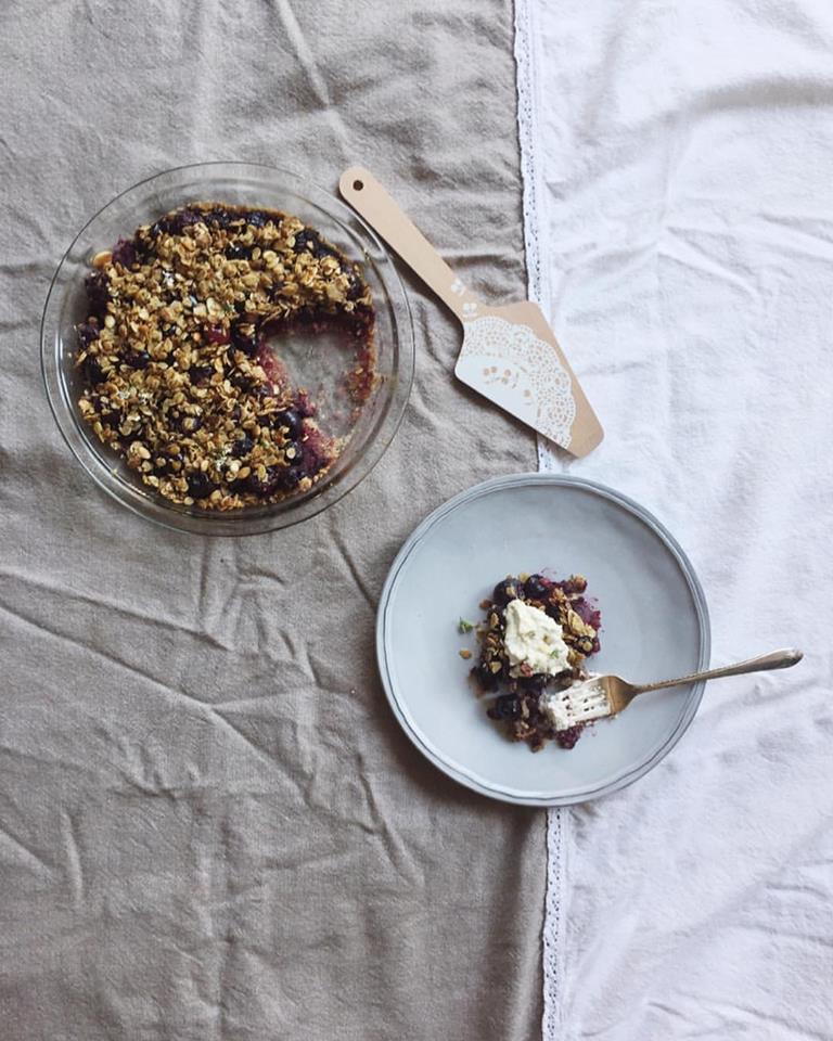 dark cherry & vanilla bean crumble